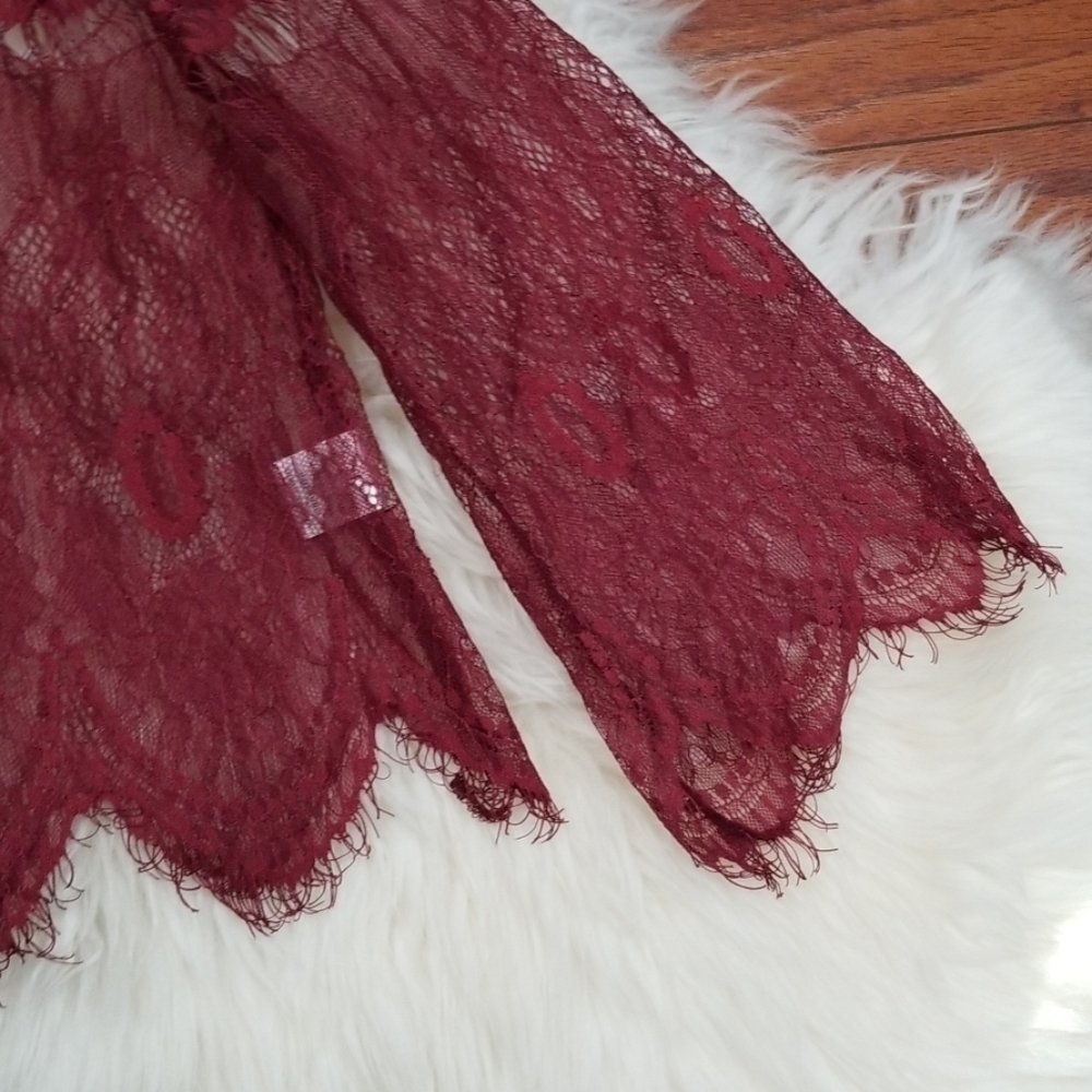 Hesperas Lace Bell sleeve Blouse - Picture 5 of 5
